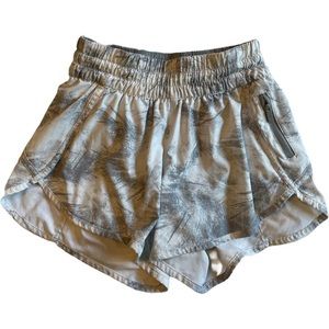 Lululemon Tracker Shorts Size 4